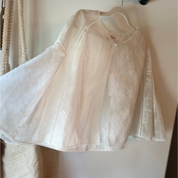 Gemy Maalouf Bridal cape handmade lace - Picture 6 of 7